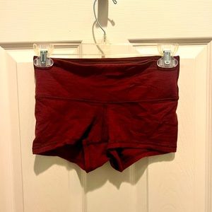 ✨LULULEMON WUNDER UNDER SHORTS✨